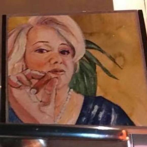 Meet your Posher, Gwen - Picture 1 of 1